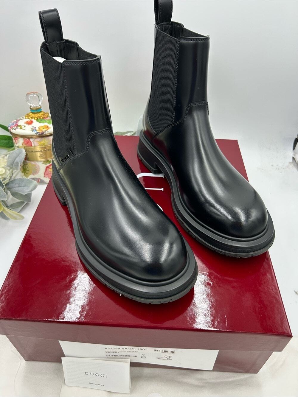 Men's Gucci, black leather Chelsea boots size 9, fits 9.5 US made in Italy